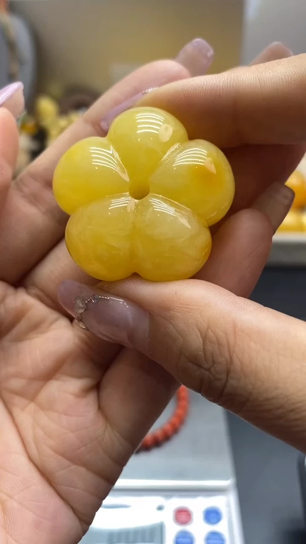 琥珀未镶嵌珠宝奇石80