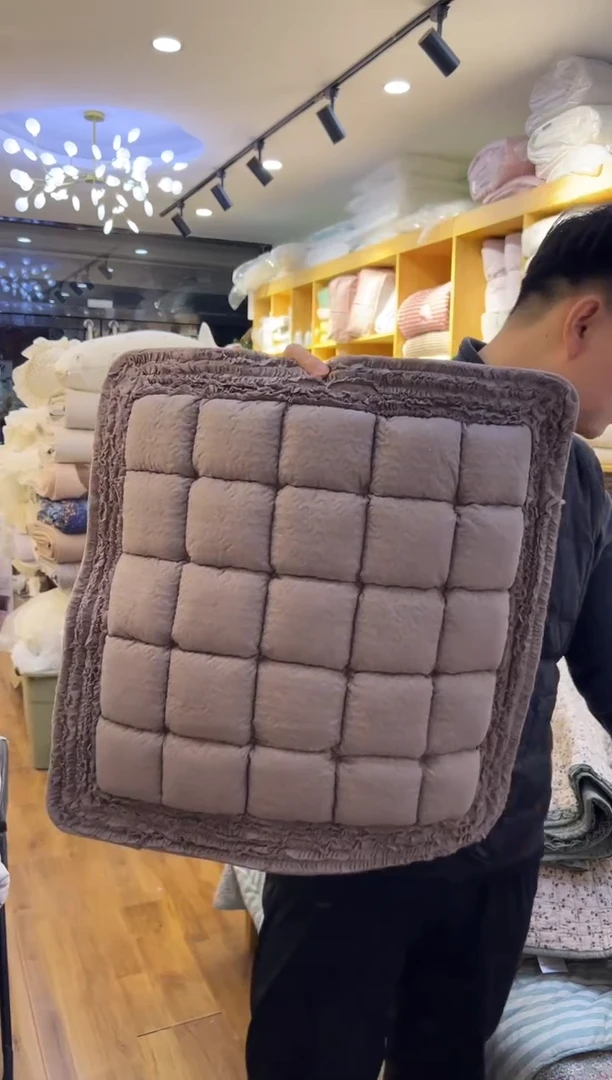 棉外贸咖色坐垫   39