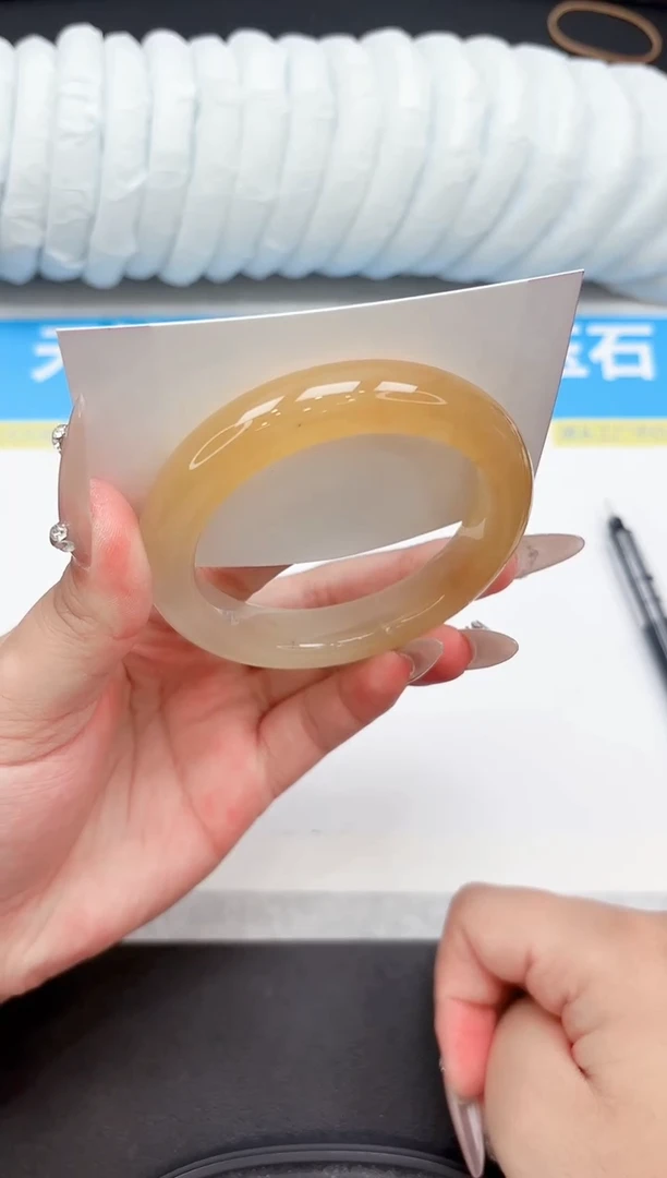 未镶嵌手镯石英质玉240-56.5
