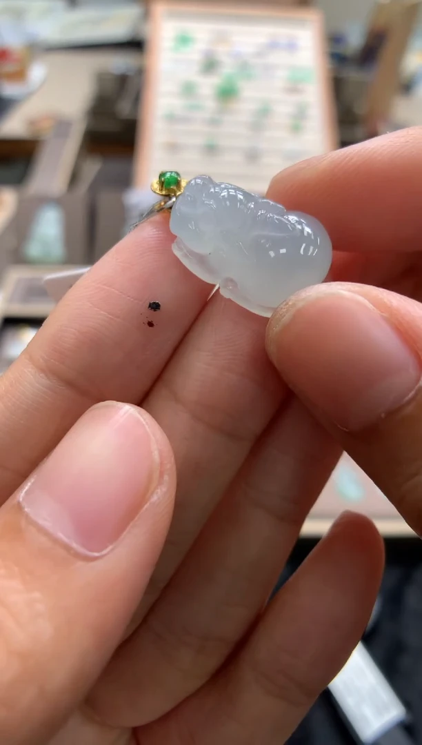 颈饰18K金镶嵌翡翠貔貅