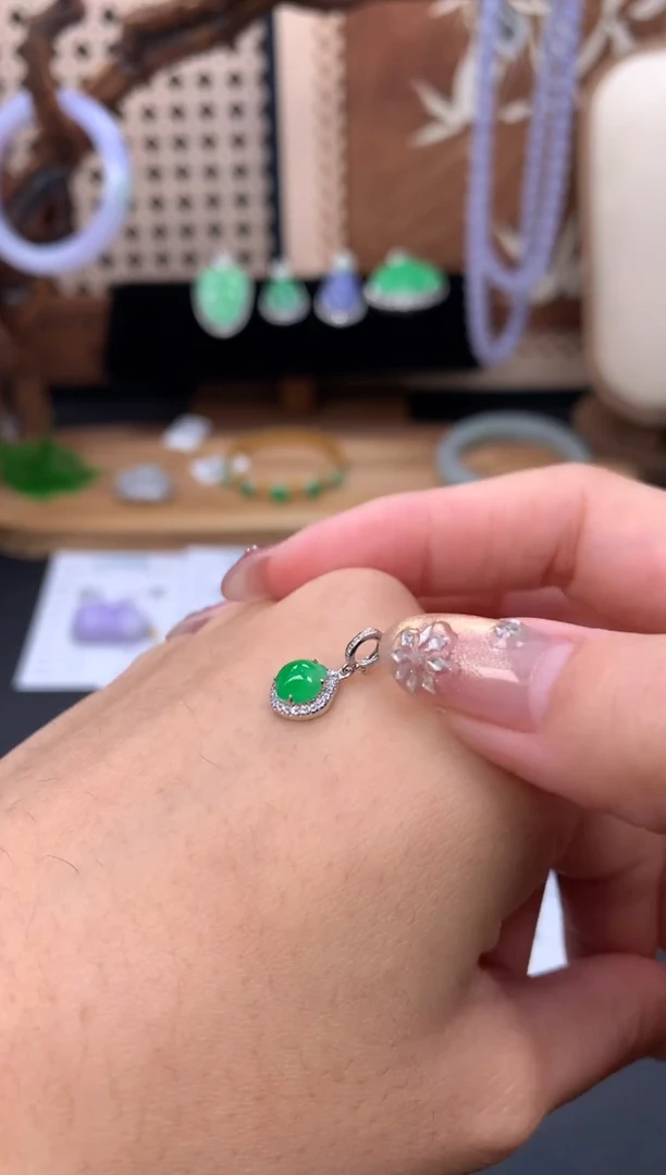 18K金镶嵌定制翡翠48小时鉴赏期 退货不扣服务费