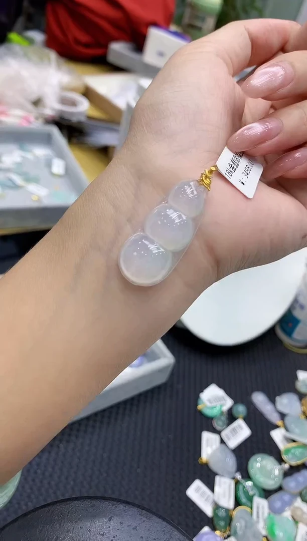 翡翠18K金镶嵌颈饰111111111