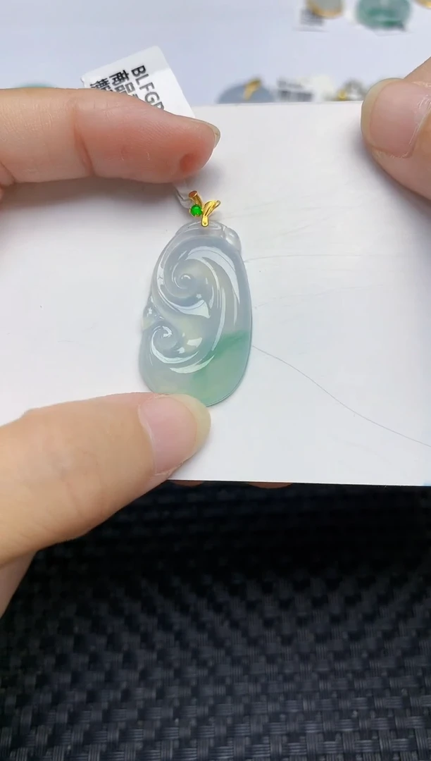 翡翠18K金镶嵌颈饰天然A货翡翠