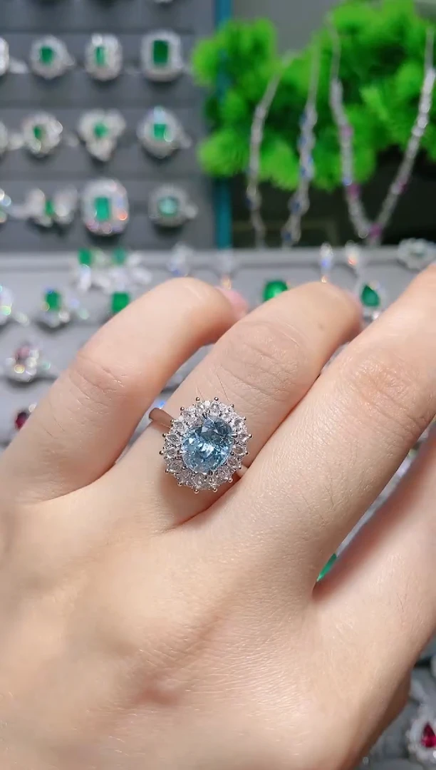 海蓝宝石戒指18K金镶嵌.