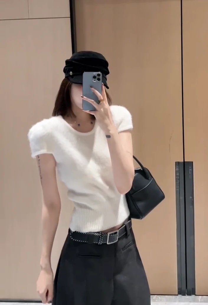 2025秋冬新款时髦洋气减龄简约显瘦百搭圆领短袖针织毛衣上衣女