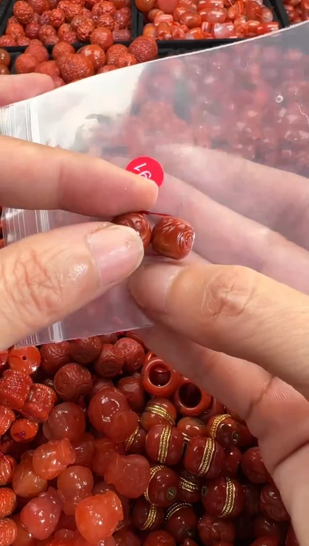 南红玛瑙未镶嵌颈饰1