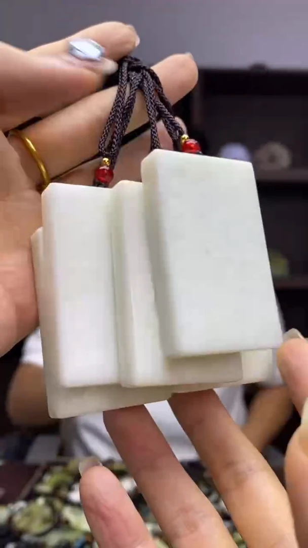 未镶嵌岫玉挂件