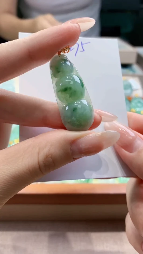 翡翠未镶嵌颈饰天然缅甸a货翡翠