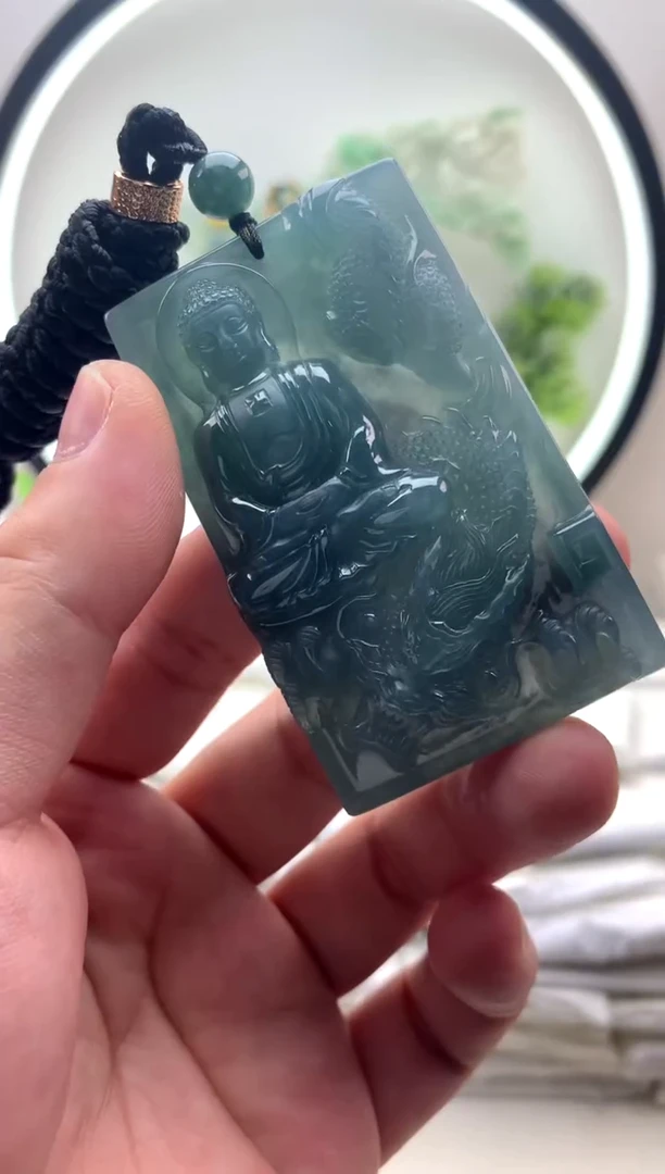 颈饰未镶嵌翡翠大日如来
