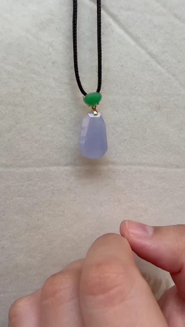 颈饰18K金镶嵌翡翠挂件