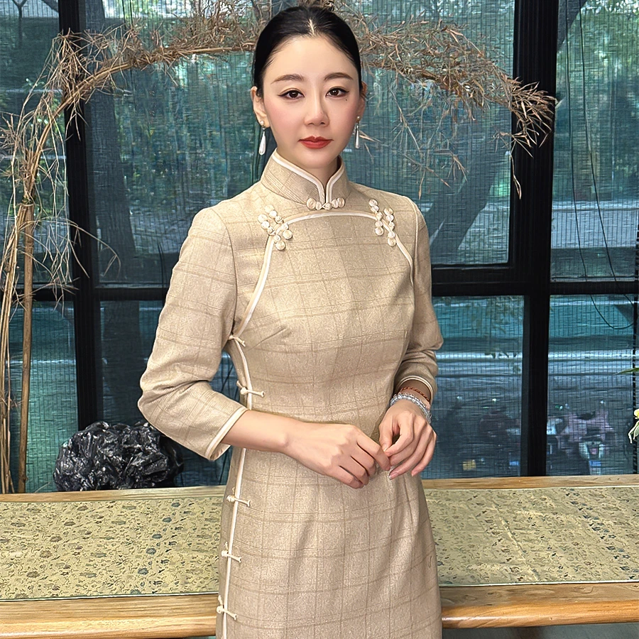 羊毛呢面料 精工衬里衣长125领高4.5  修身显瘦重工旗袍  露未已