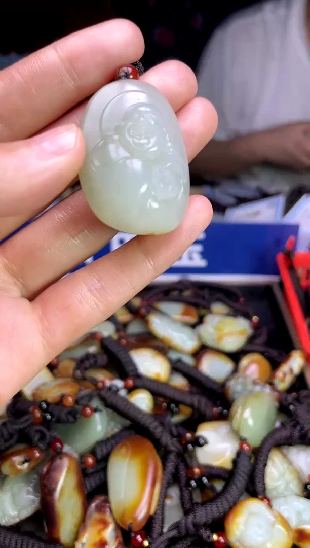 和田玉未镶嵌颈饰1