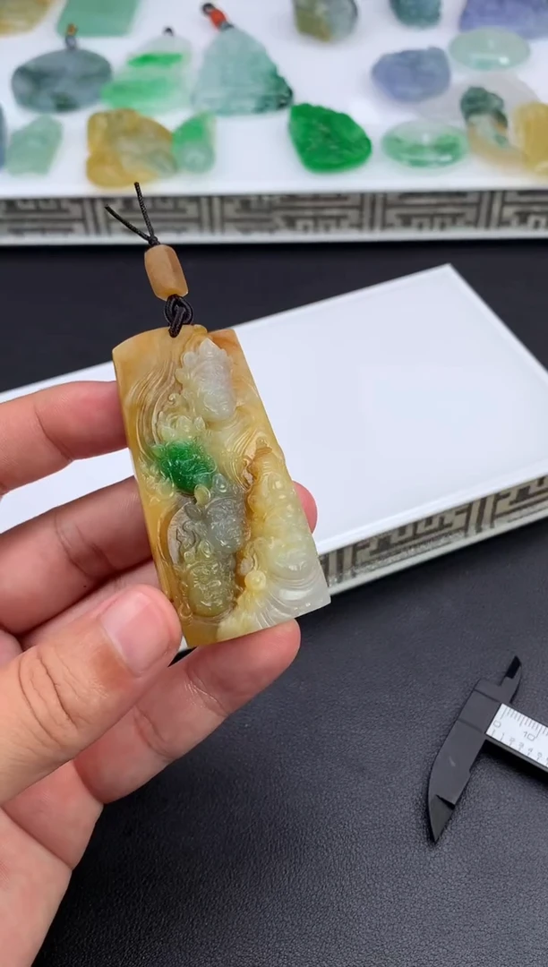 未镶嵌定制翡翠夏**空翡翠