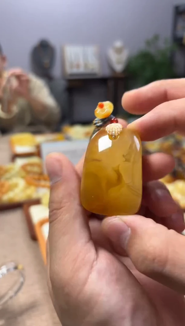 【闪购商品】蜜蜡裸石未镶嵌牌子