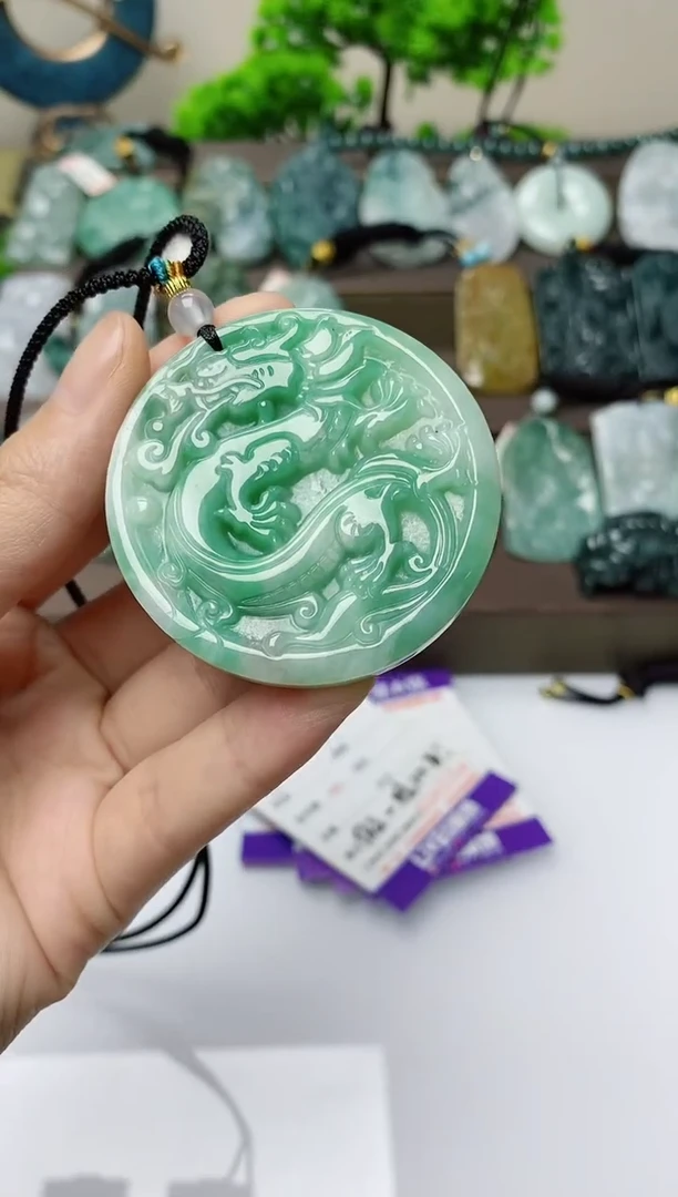 翡翠未镶嵌颈饰
