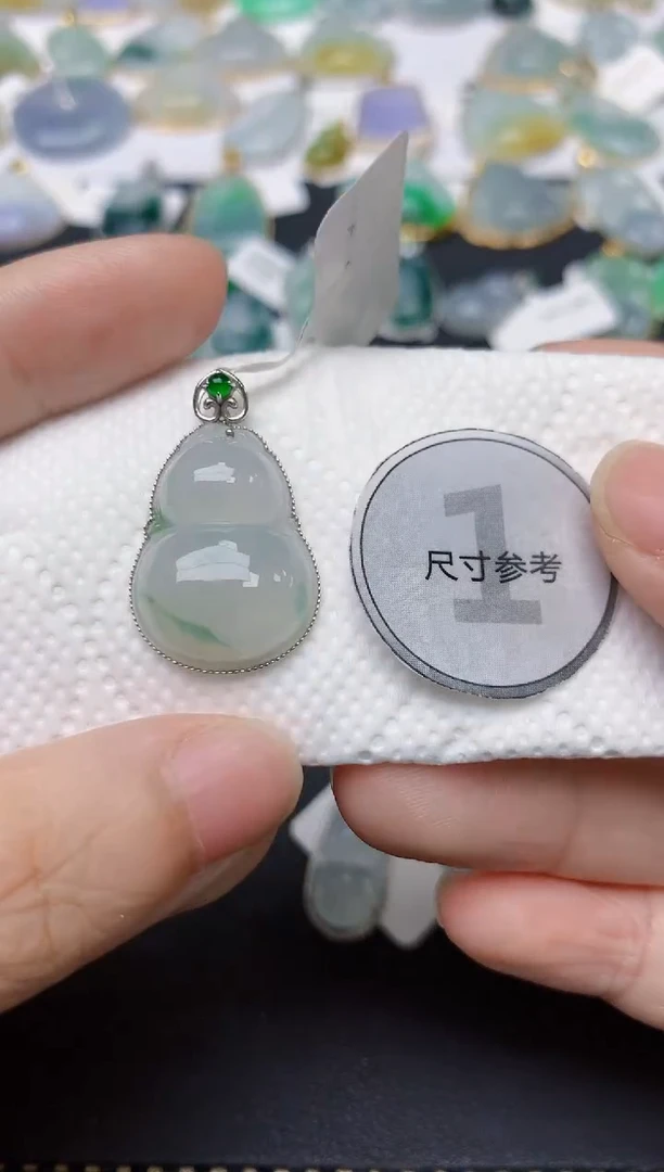 翡翠18K金镶嵌颈饰天然缅甸A货翡翠