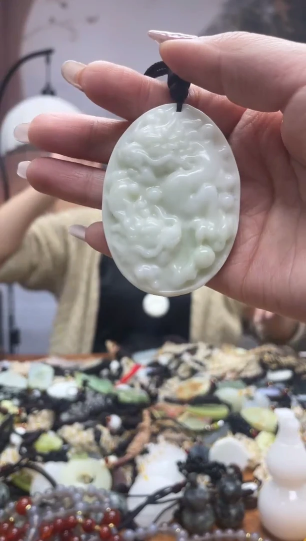 未镶嵌岫玉吊坠·