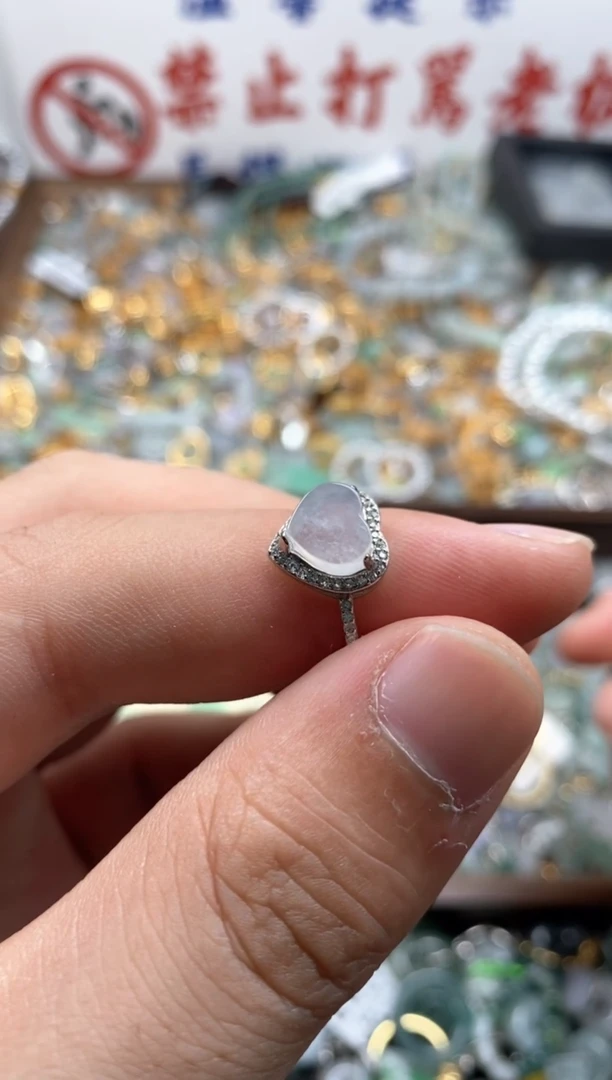 【闪购商品】翡翠颈饰未镶嵌哥哥