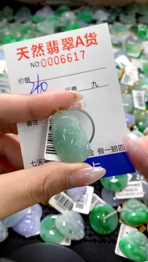 颈饰18K金镶嵌翡翠1111111111111111