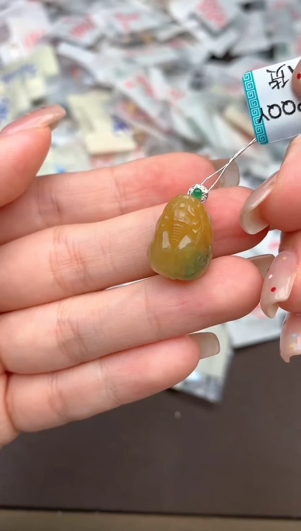 18K金镶嵌挂件翡翠一