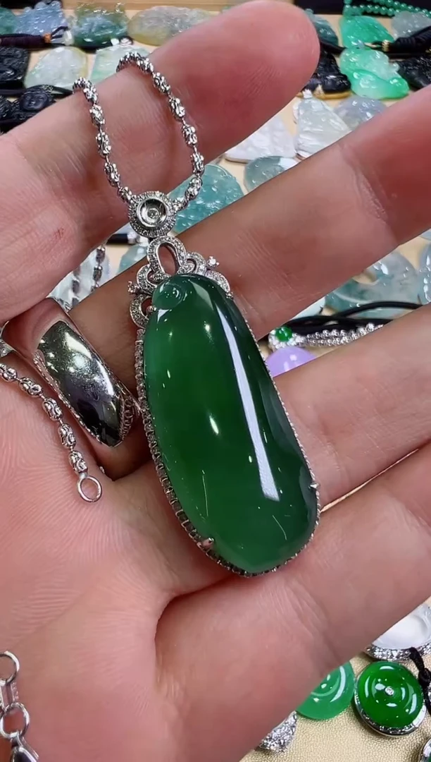 颈饰18K金镶嵌翡翠天然缅甸翡翠