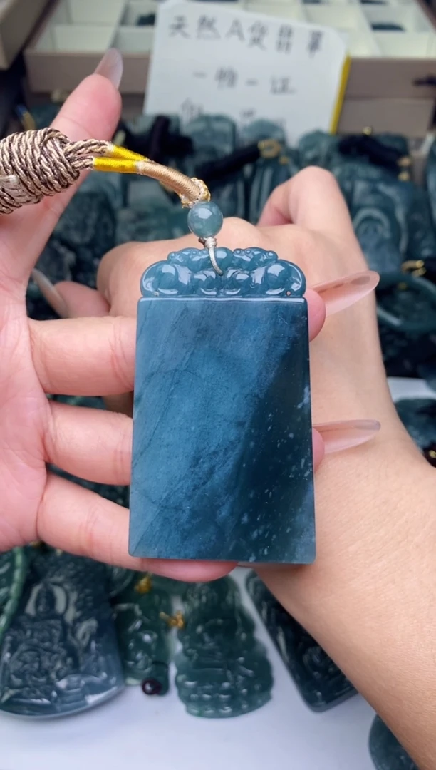 颈饰未镶嵌翡翠