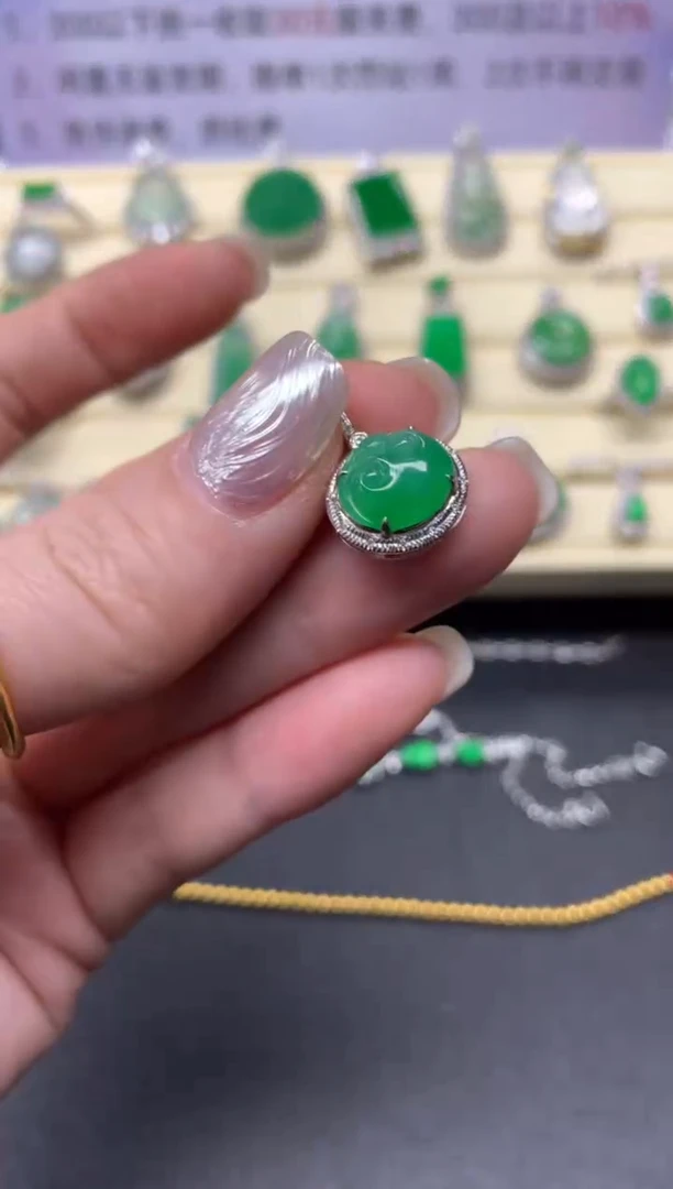 【闪购商品】翡翠吊坠(不含链)18K金镶嵌吊坠|2000+200