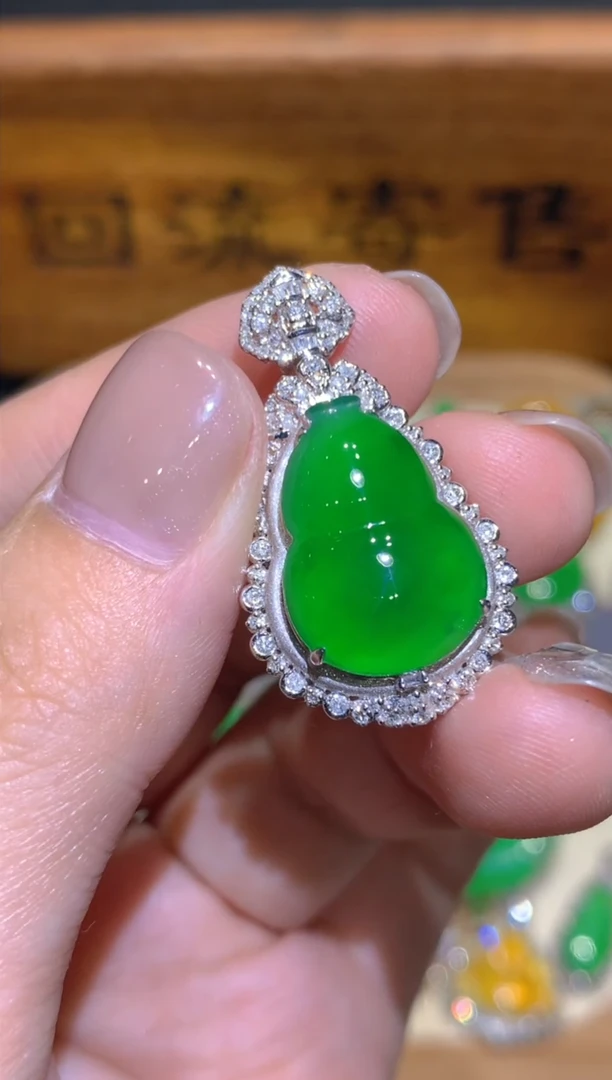 翡翠18K金镶嵌吊坠(不含链)44团购多样性发其一