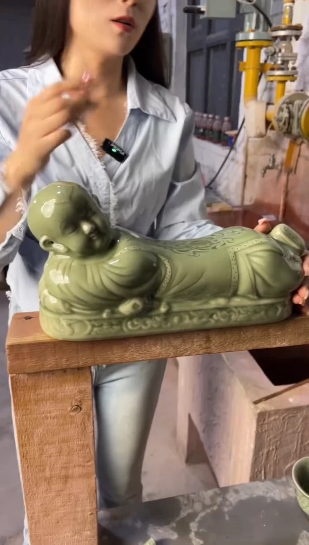 耀州窑青瓷娃娃枕