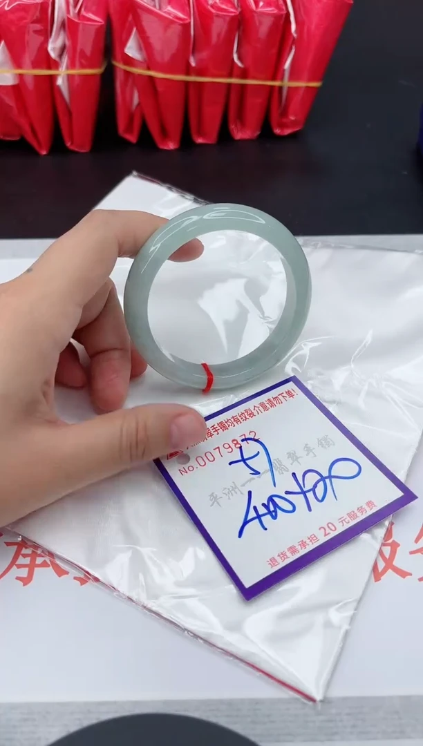 翡翠手镯未镶嵌1