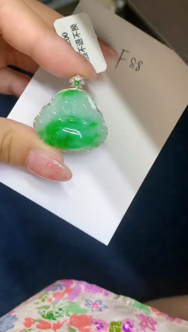 翡翠18K金镶嵌颈饰4565464564564