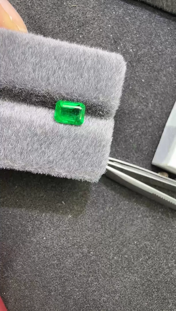未镶嵌定制定制祖母绿天然1.3克拉沃顿绿国际证书
