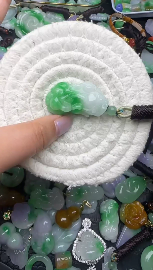 颈饰未镶嵌翡翠缅甸翡翠吊坠