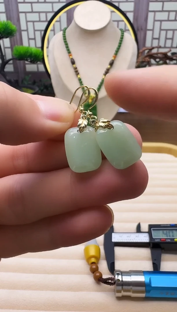 14K金镶嵌和田玉耳饰E150