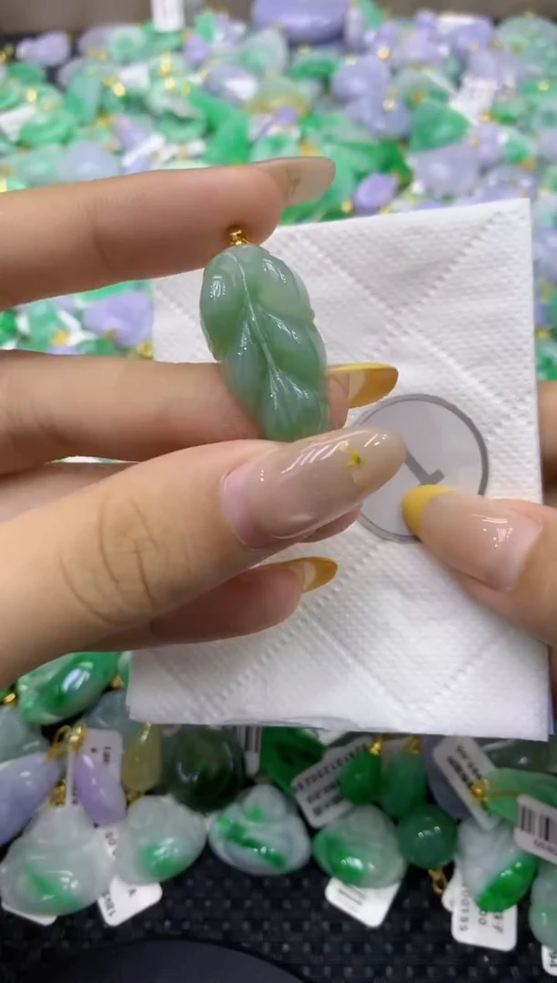 颈饰未镶嵌翡翠天然缅甸翡翠A货
