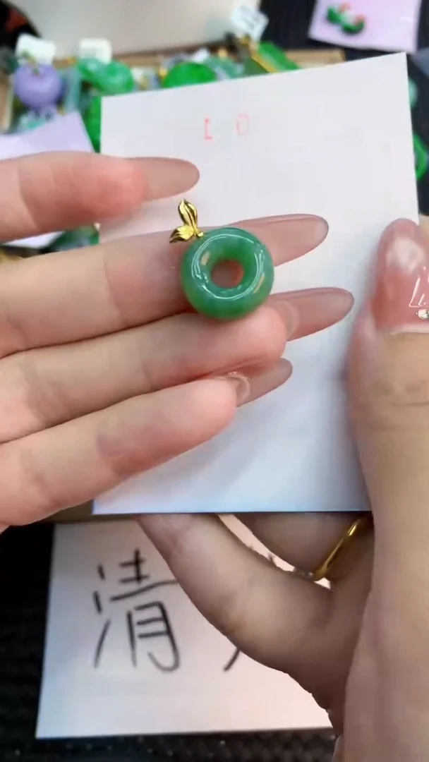 翡翠未镶嵌吊坠(不含链)1