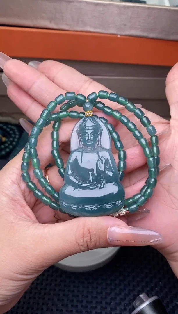 翡翠未镶嵌颈饰