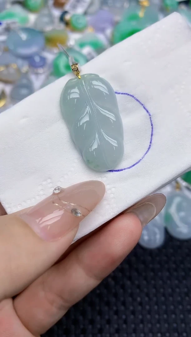 颈饰18K金镶嵌翡翠   天然翡翠A货  百元以上9米证书费自理