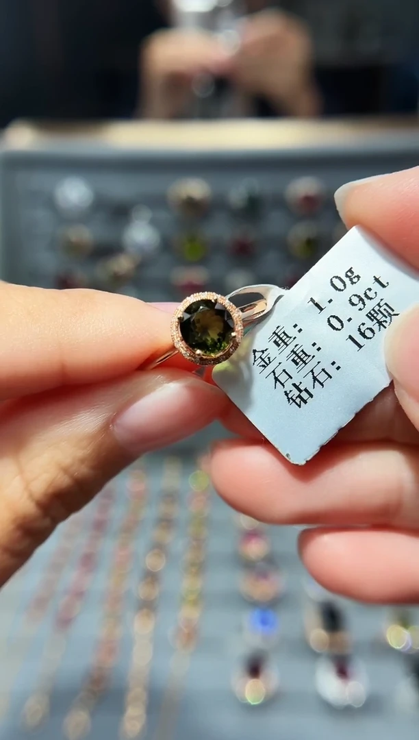 18K金镶嵌戒指碧玺0.9..