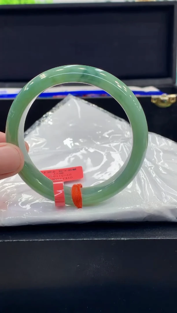 未镶嵌手镯翡翠翡翠手镯