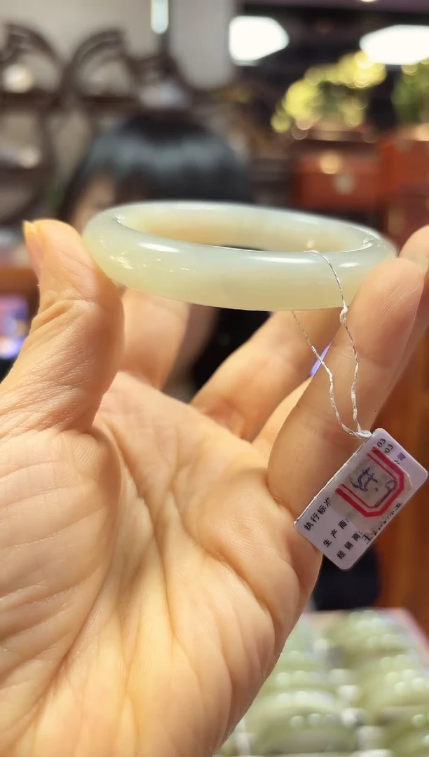 颈饰未镶嵌和田玉手镯55.9