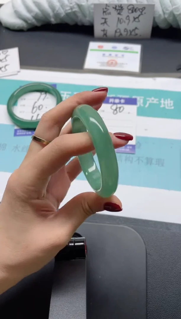 未镶嵌手镯石英质玉80-52