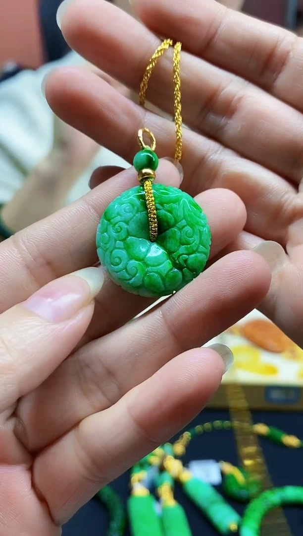 颈饰未镶嵌翡翠吊坠