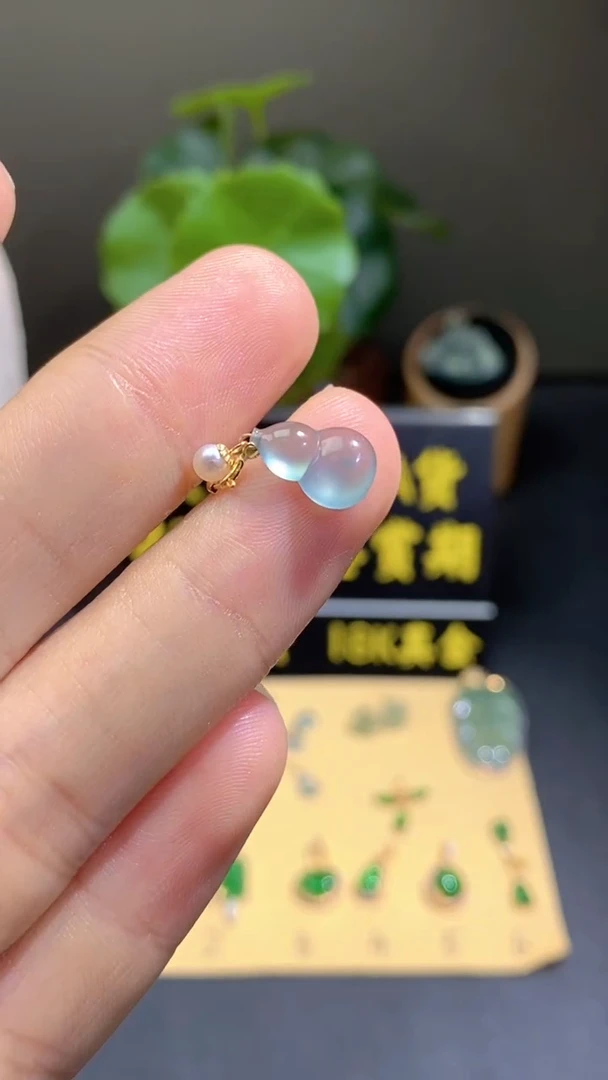 颈饰18K金镶嵌翡翠翡翠A货