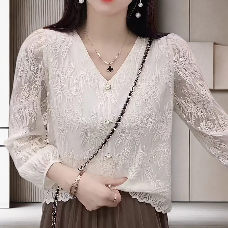 时尚2025秋季蕾丝上衣显瘦蕾丝珍珠法式上衣重工小衫秋季法式衬衫