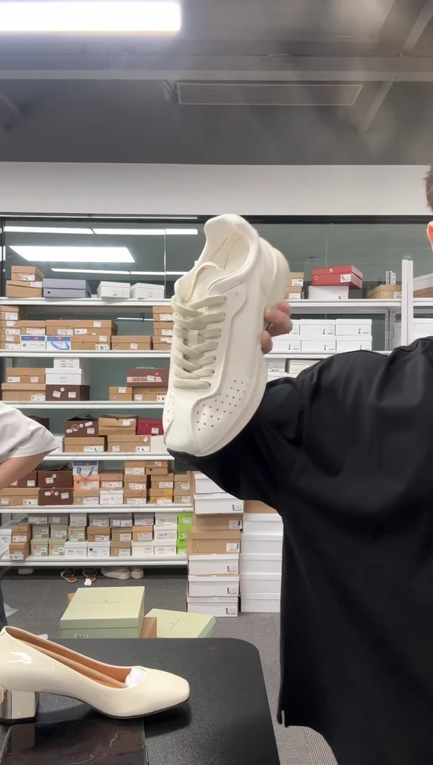 单鞋NO退NO换白巧39码