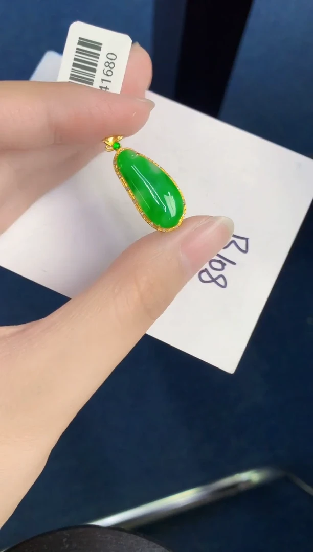 翡翠18K金镶嵌颈饰天然翡翠緬甸A貨