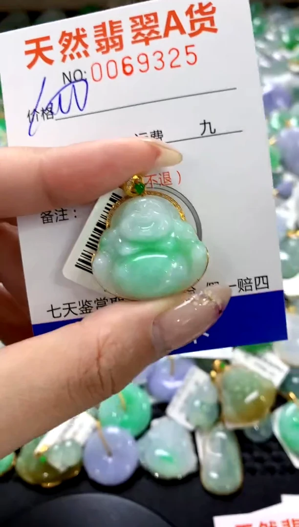 翡翠18K金镶嵌颈饰1111111111111111