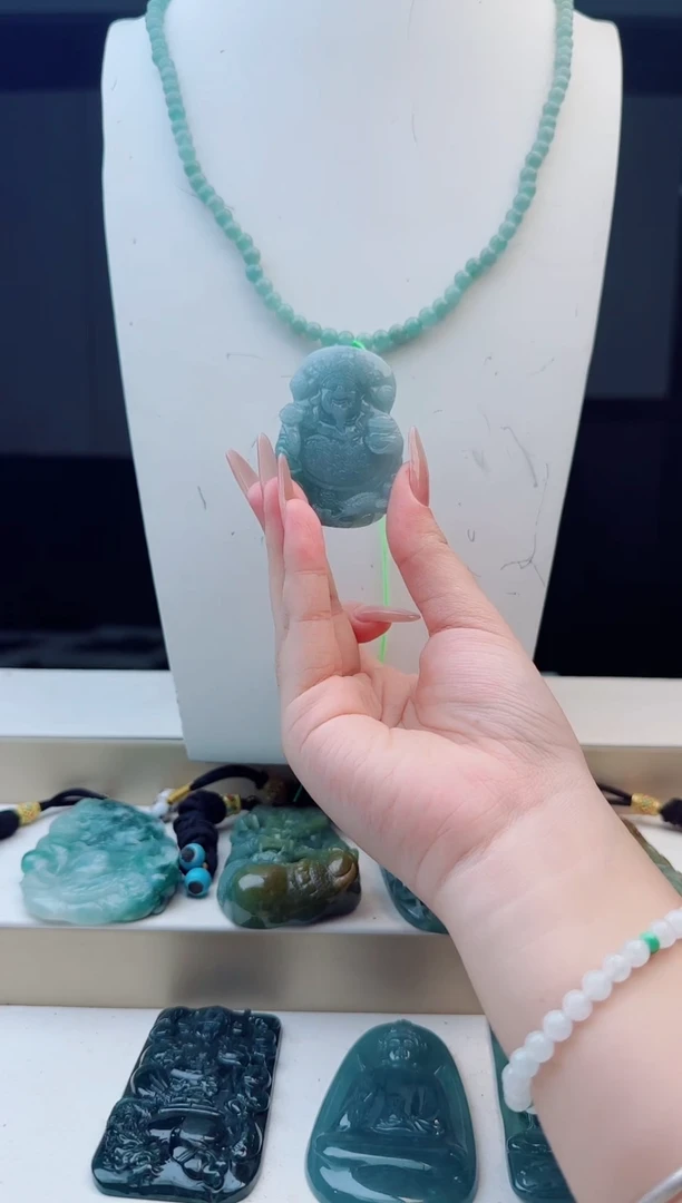 颈饰未镶嵌翡翠多样性发其中一