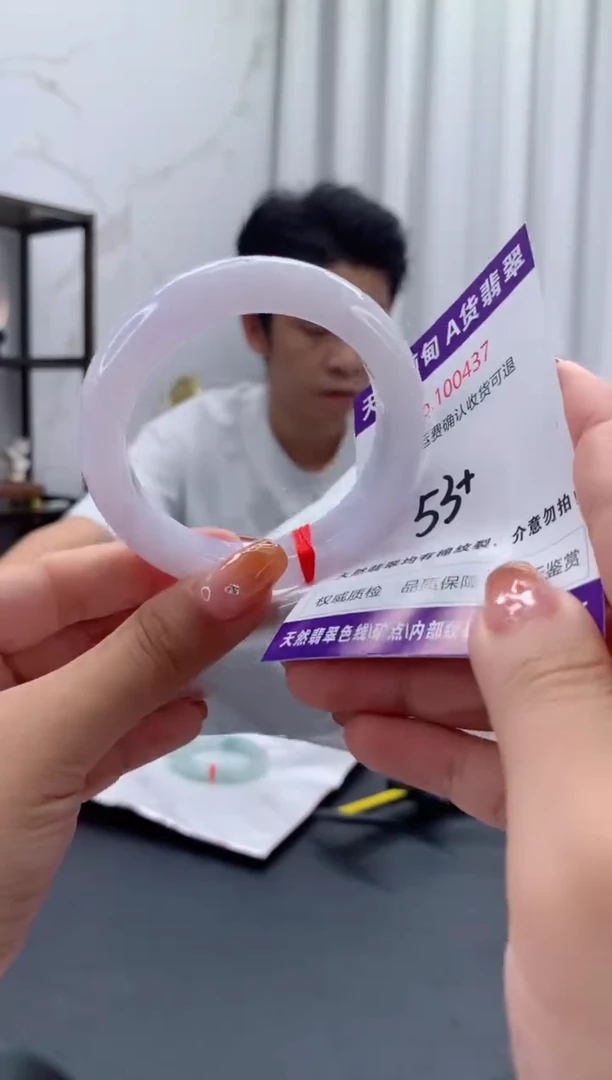 未镶嵌手镯翡翠有纹，完美者勿拍